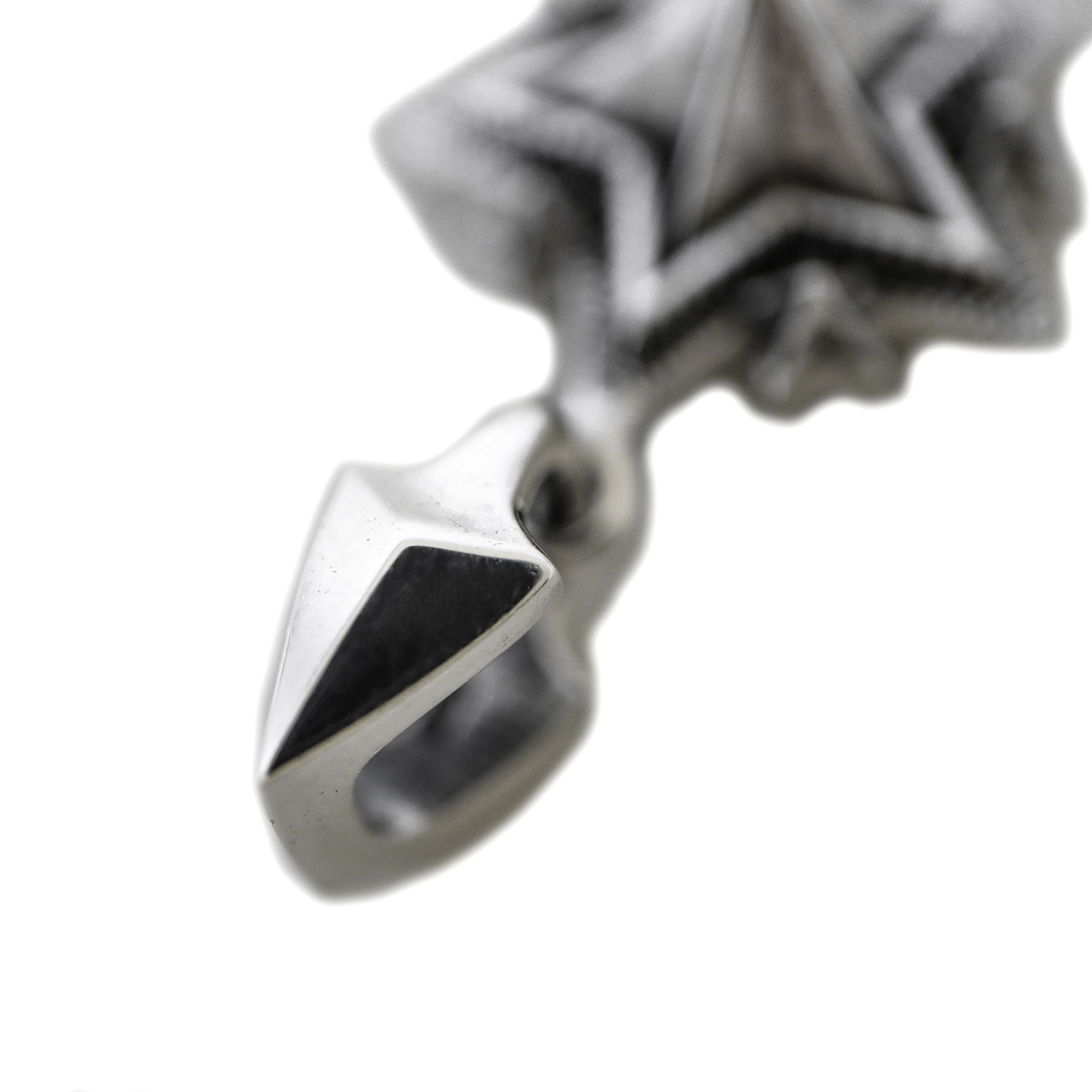 TINY SPIKE STARRY W / ARROW HEAD BAIL PENDANT