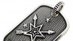 SMALL STARS & CROSSED ARROWS DOG TAG WITH OUTSIDE COIN EDGE